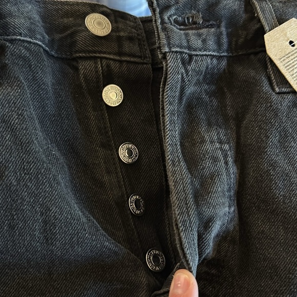 NWT Levi’s 501 Jean Shorts Ripped High Rise Button Fly Inseam New size 29 - Picture 11 of 11